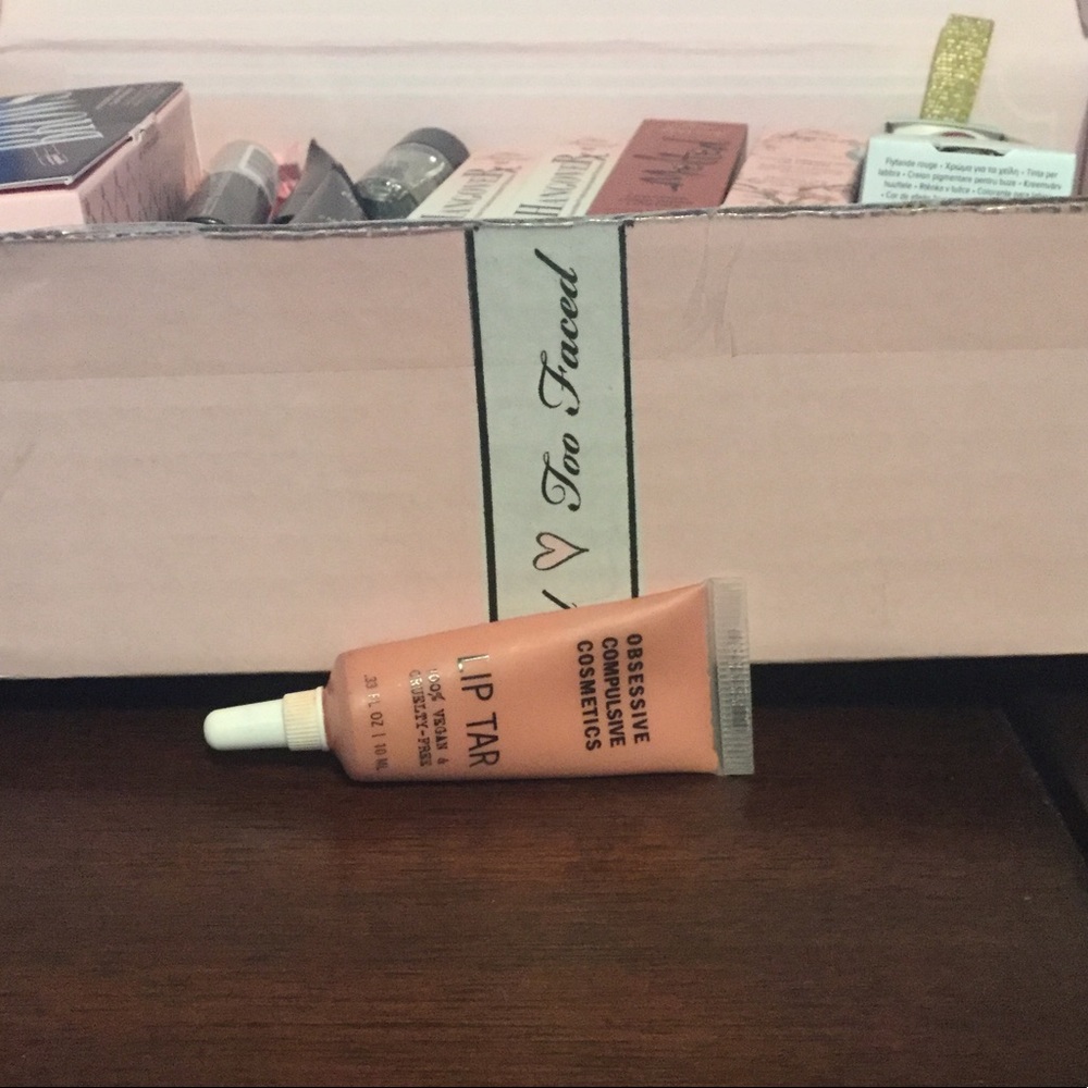 Obsessive Compulsive Cosmetics Lip Tar