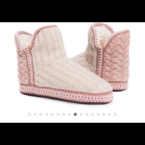 Muk Luk Bootie Slippers Large (9-10) Pink & Beige