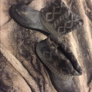 Grey booties with sweater cuff sz 8 gently used