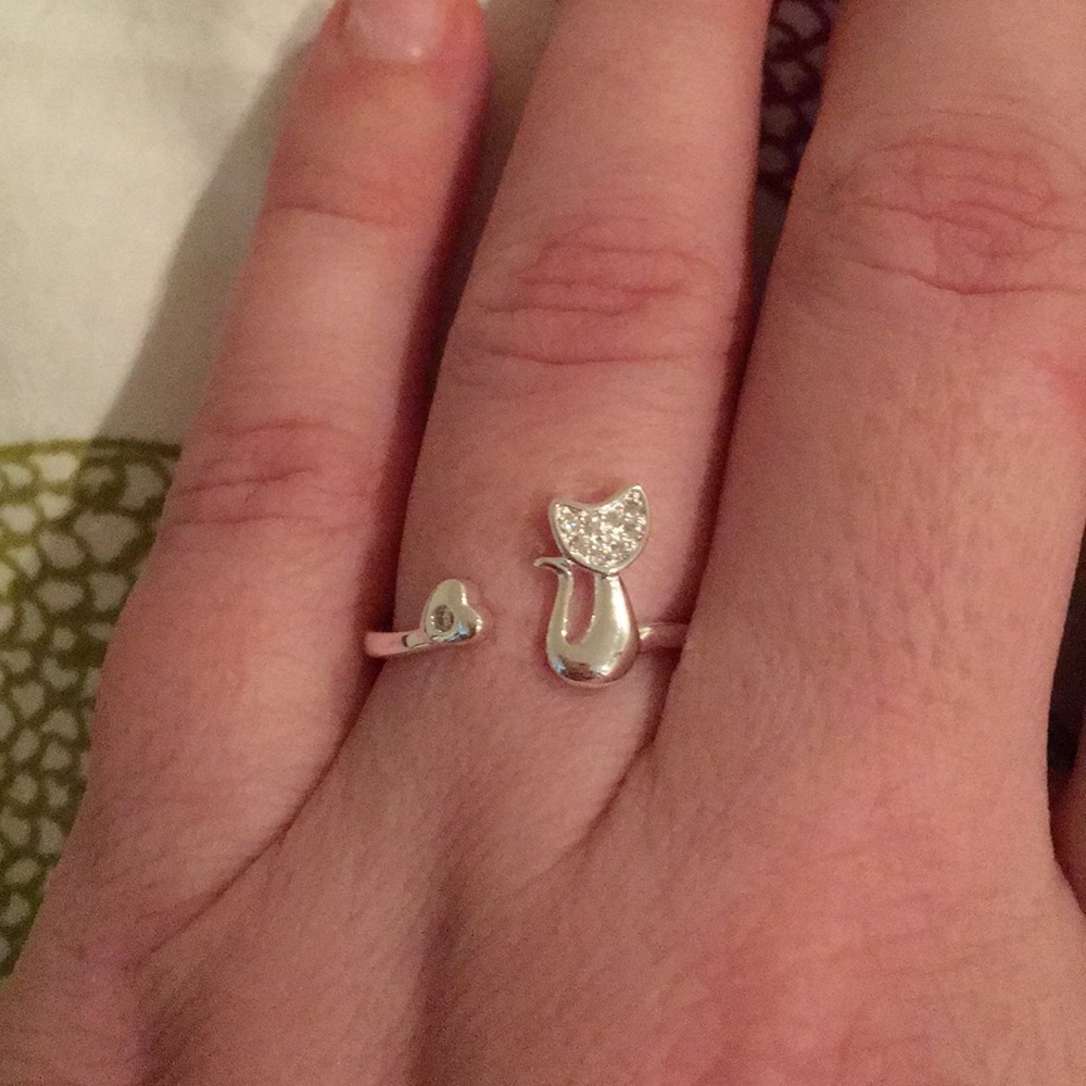 Cat Shape Cubic Zirconia Ring.