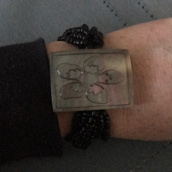 Black Multi-Beads Bracelet with Flower Decor - Picture 3 of 4