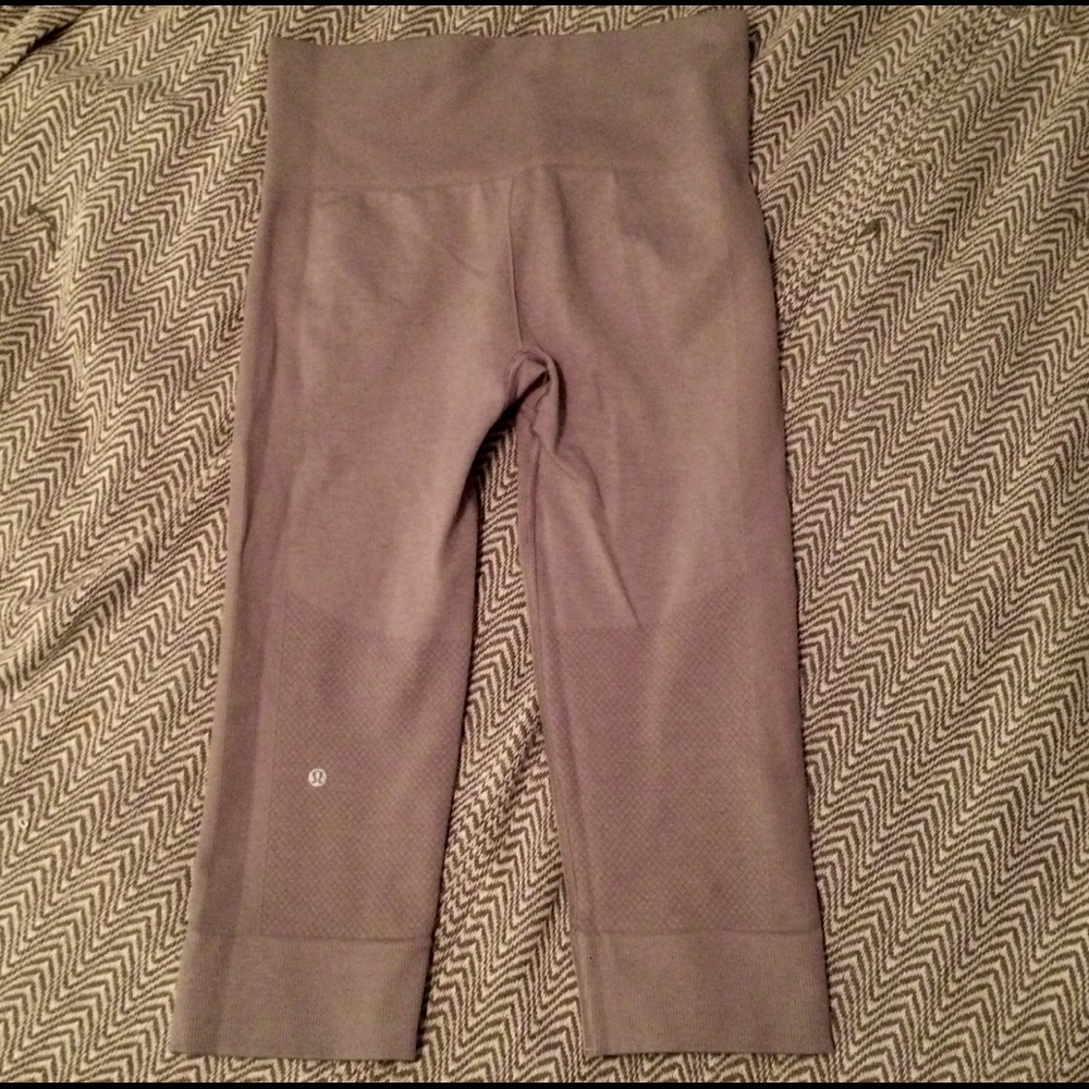 Grey Lululemon crop pants