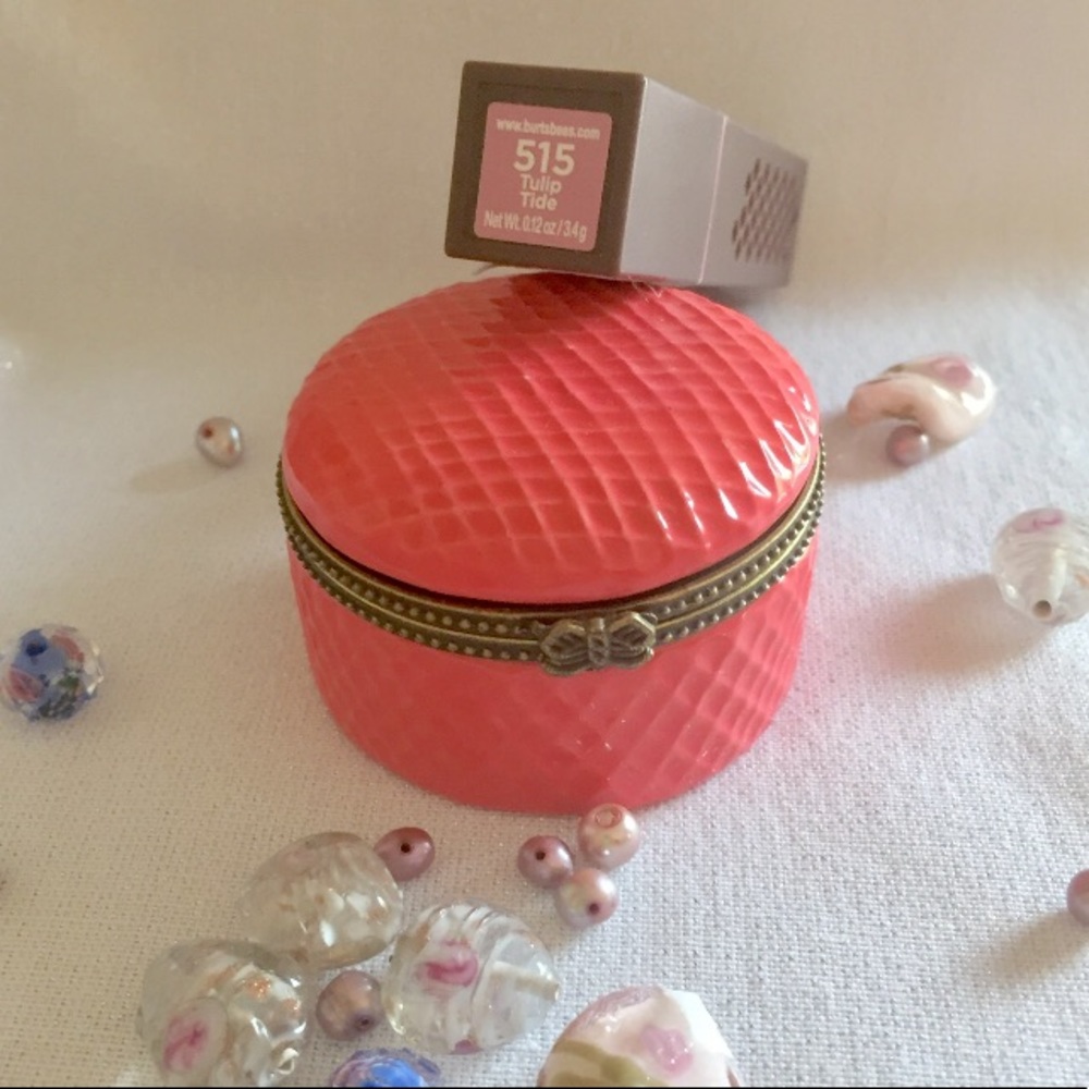 NWT Burt's Bees Lipstick