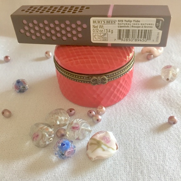 NWT Burt's Bees Lipstick - Picture 2 of 3