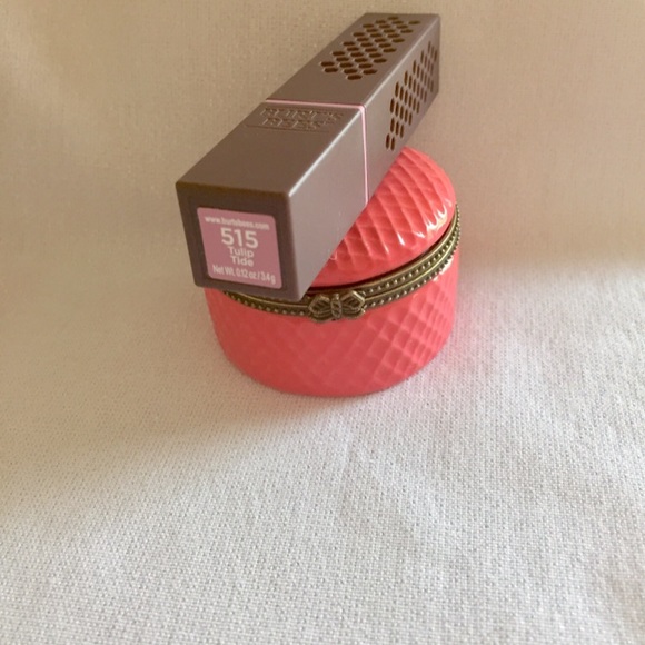 NWT Burt's Bees Lipstick - Picture 3 of 3