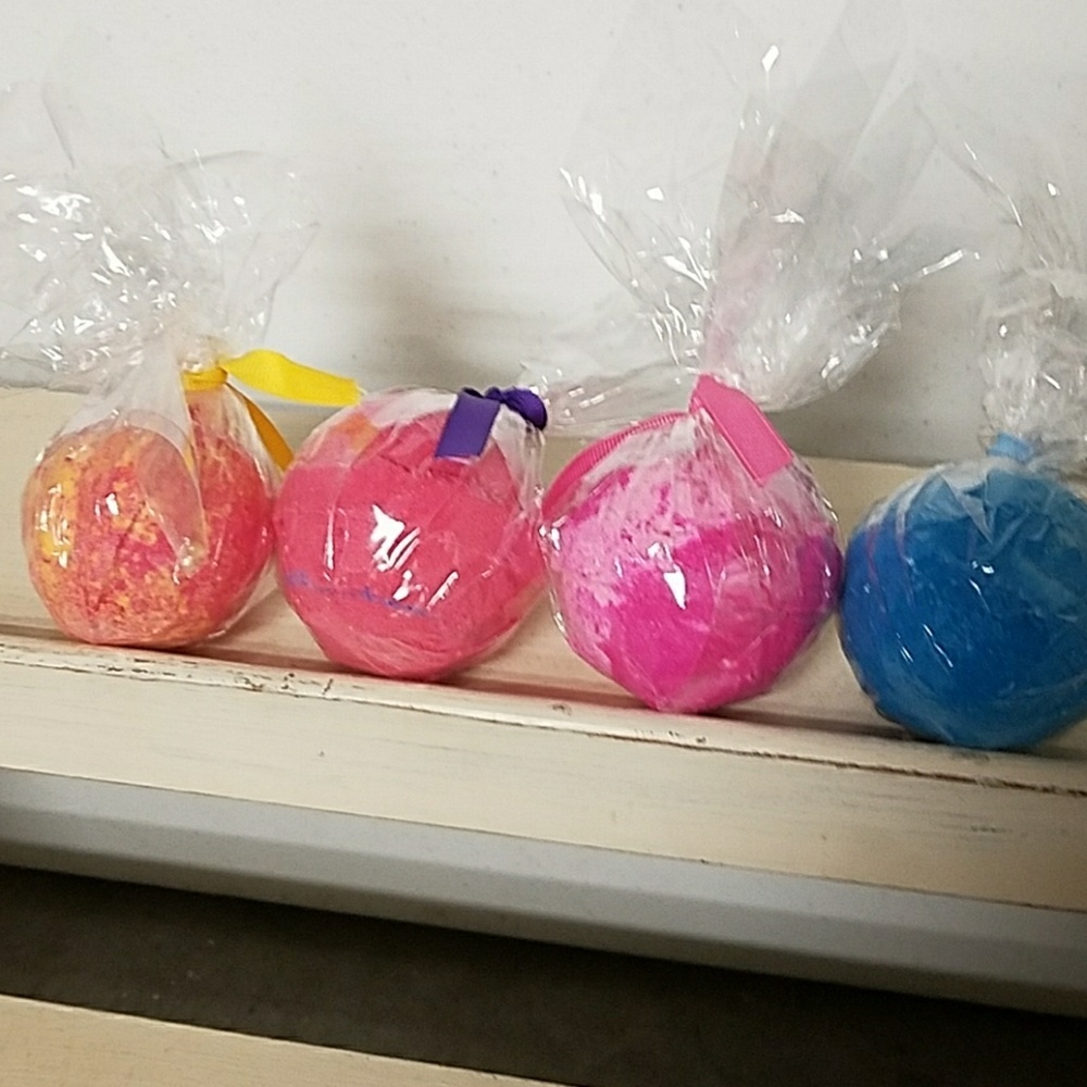 4 bath bombs. Brand new, tennis ball sized