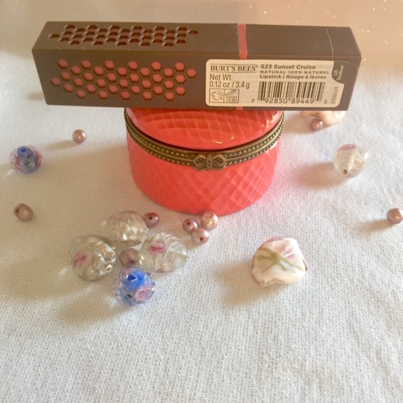 NWT Burt's Bees Lipstick. - Picture 2 of 2