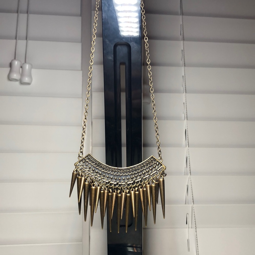 Small spiky necklace