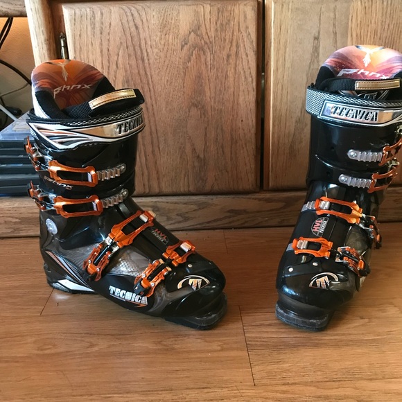 Tecnica Ski Boots - Picture 1 of 5