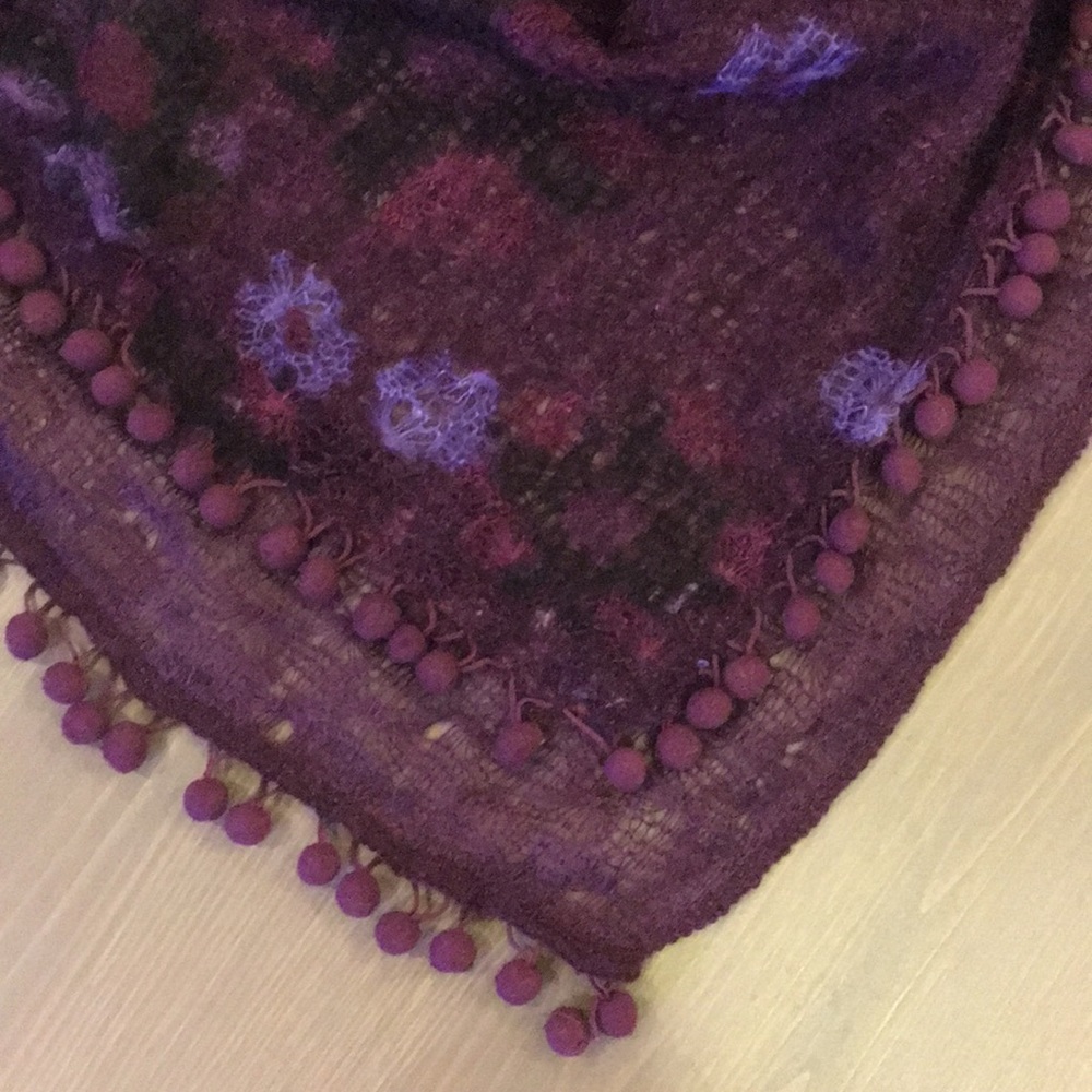 ⚡️SALE⚡️NWOT Floral scarf with pom poms - Picture 2 of 2