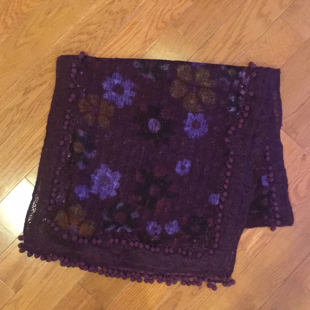 ⚡️SALE⚡️NWOT Floral scarf with pom poms
