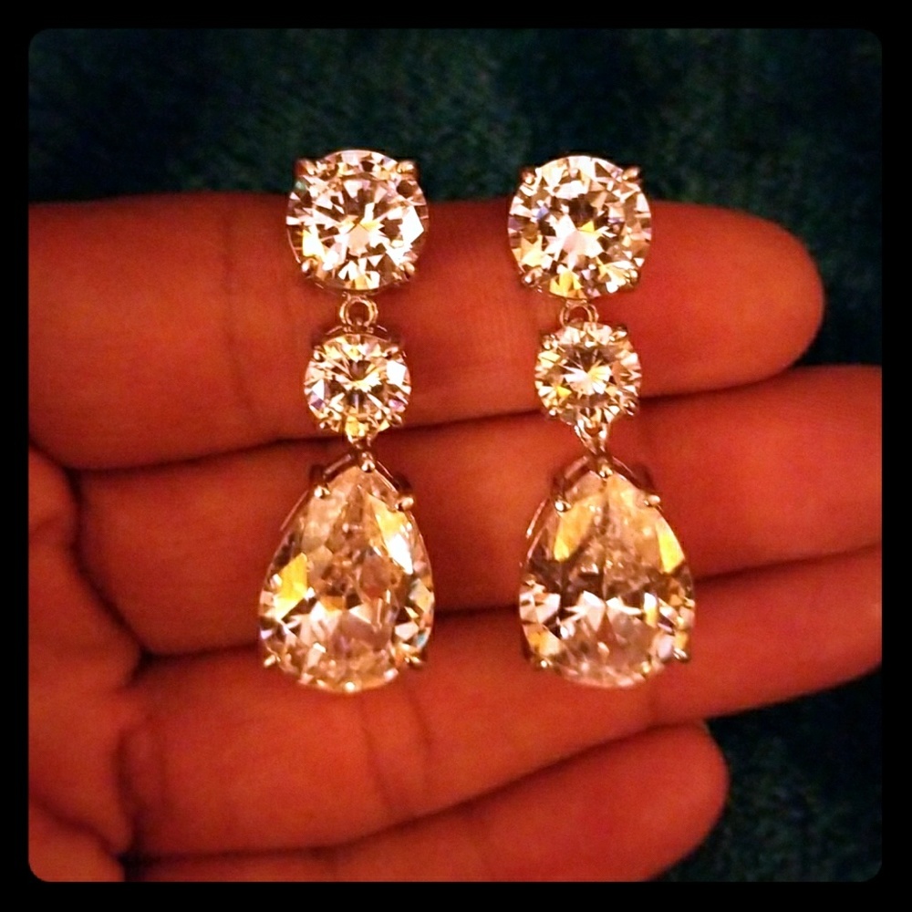 🎀Sexy Tear Drop earrings 🎀