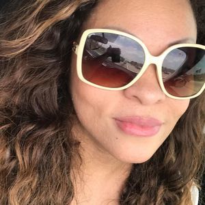 Meet your Posher, Elena