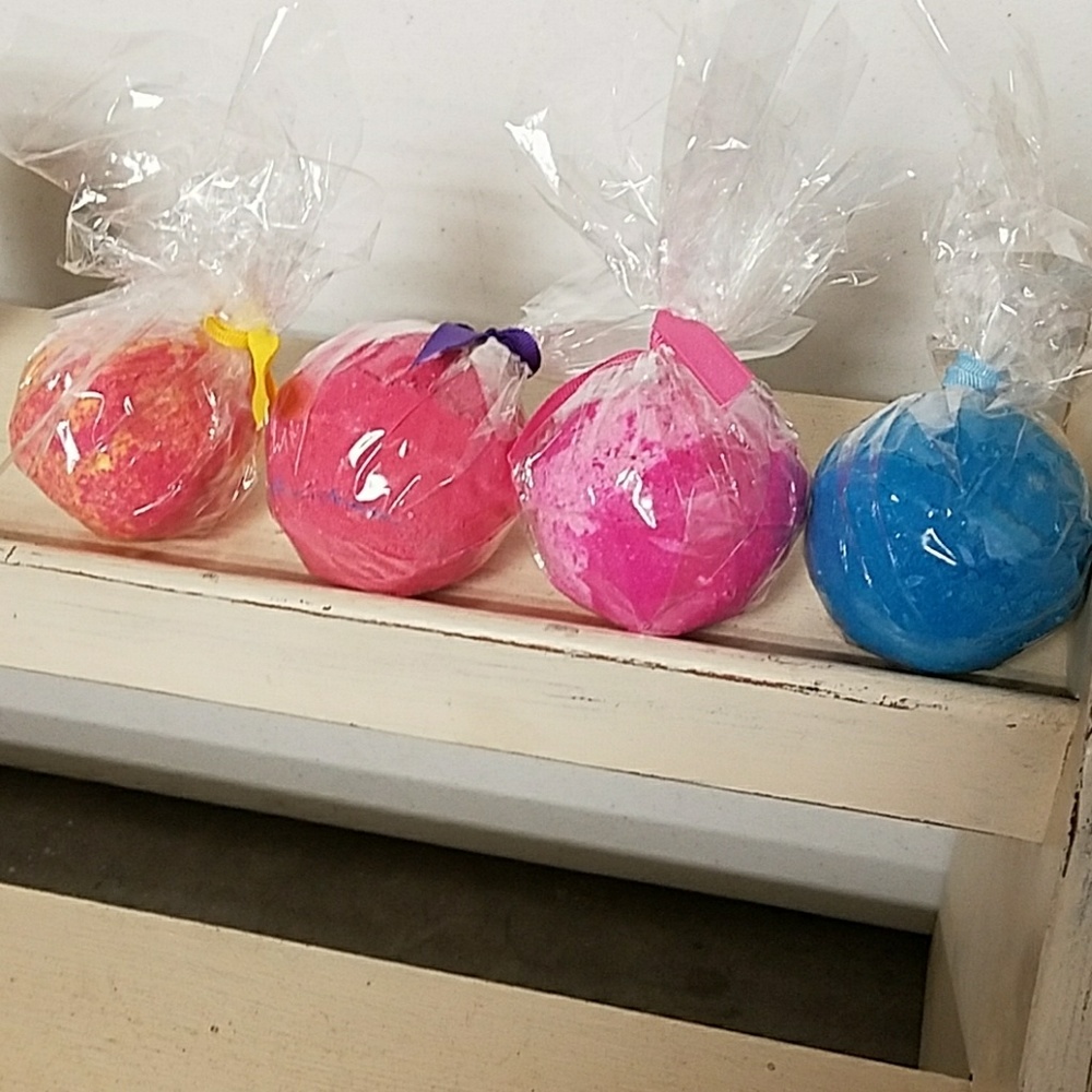Four bath bombs assorted scents