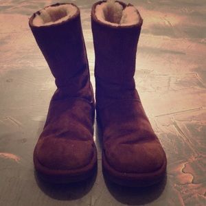 Size 7 Ugg brown boots fits like 6 1/2