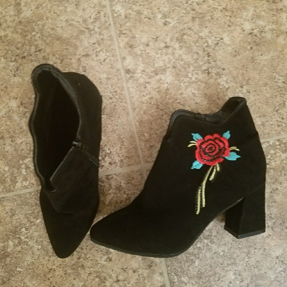 Velvet embroidered booties - Picture 4 of 5