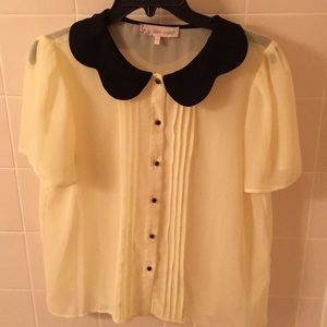 Button up blouse with scallop collar