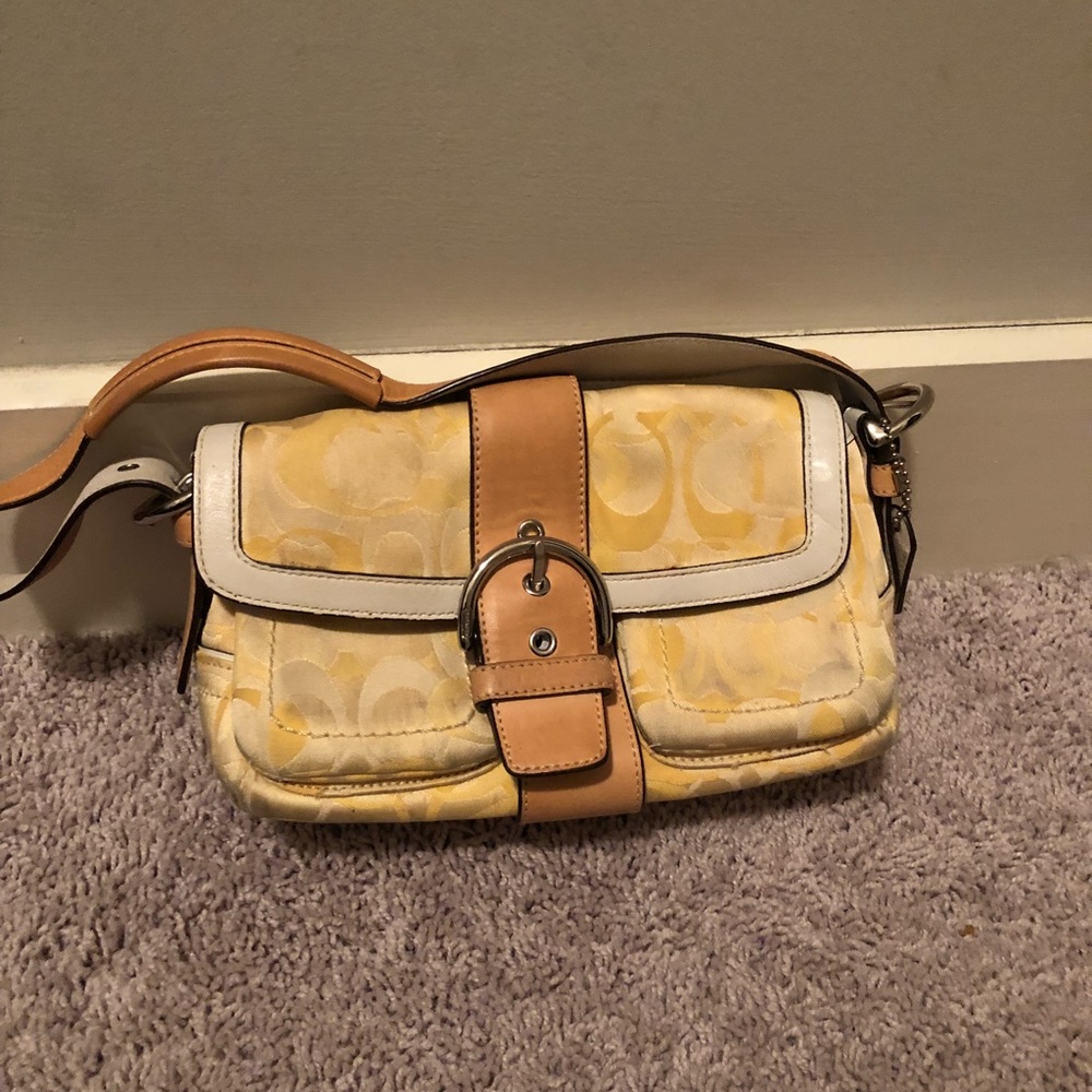 Coach Signature Shoulder bag