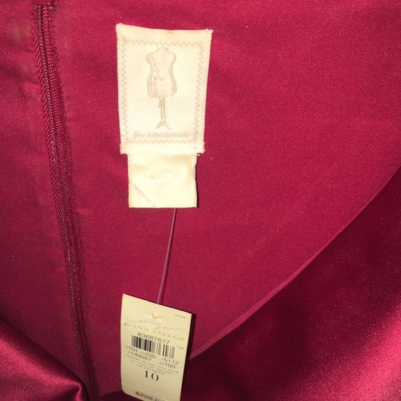Beautiful deep red Ann Taylor dress/short gown - Picture 3 of 8
