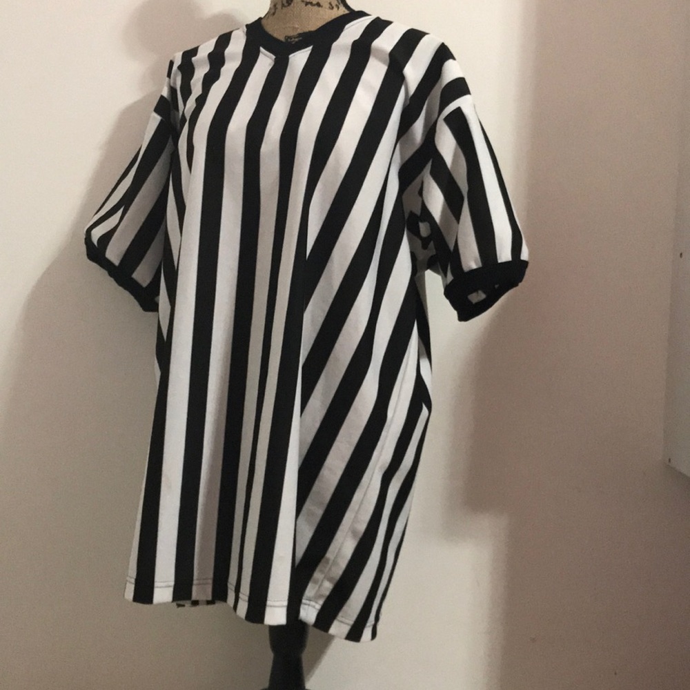 Men’s striped referee shirt