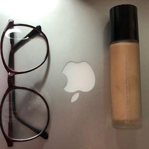 BECCA Aqua Luminous Perfecting Foundation