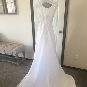David’s Bridal Size 4 Wedding Dress