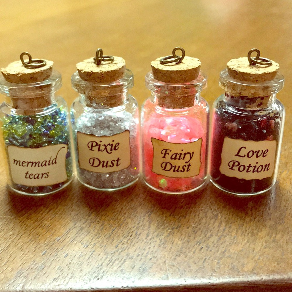 Bottle necklace w/ crystals - Picture 1 of 11