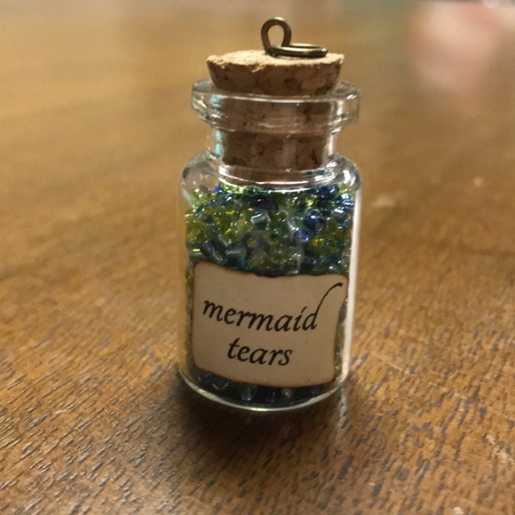 Bottle necklace w/ crystals - Picture 2 of 11