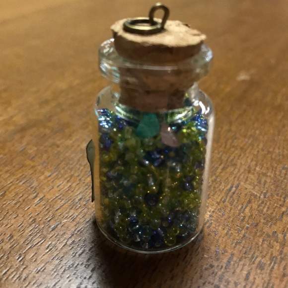 Bottle necklace w/ crystals - Picture 3 of 11