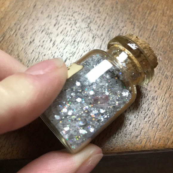 Bottle necklace w/ crystals - Picture 5 of 11
