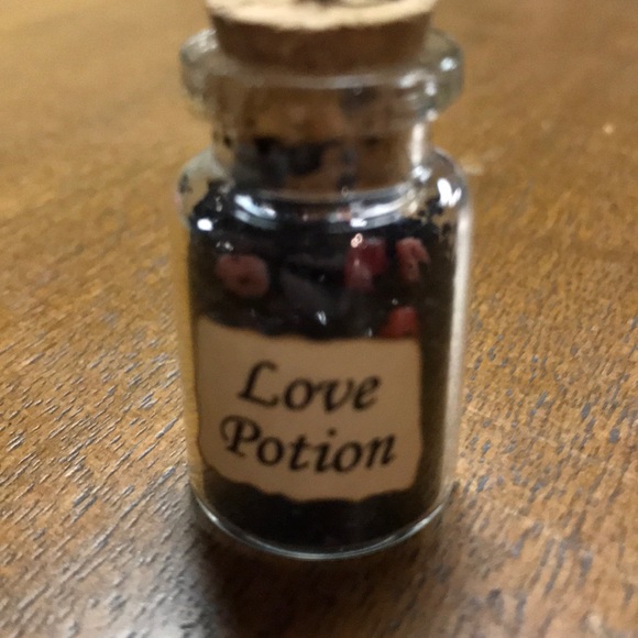 Bottle necklace w/ crystals - Picture 8 of 11