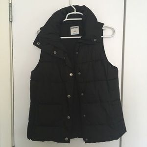 Black Old Navy Puffer Vest -M