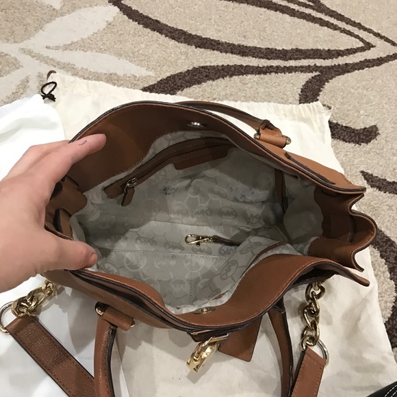 ✨MICHAEL KORS ✨in great condition. Lightly used. - Picture 4 of 5