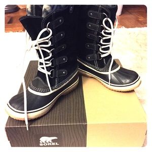 Women's Sorel Joan of Arctic Knit II winter boots.