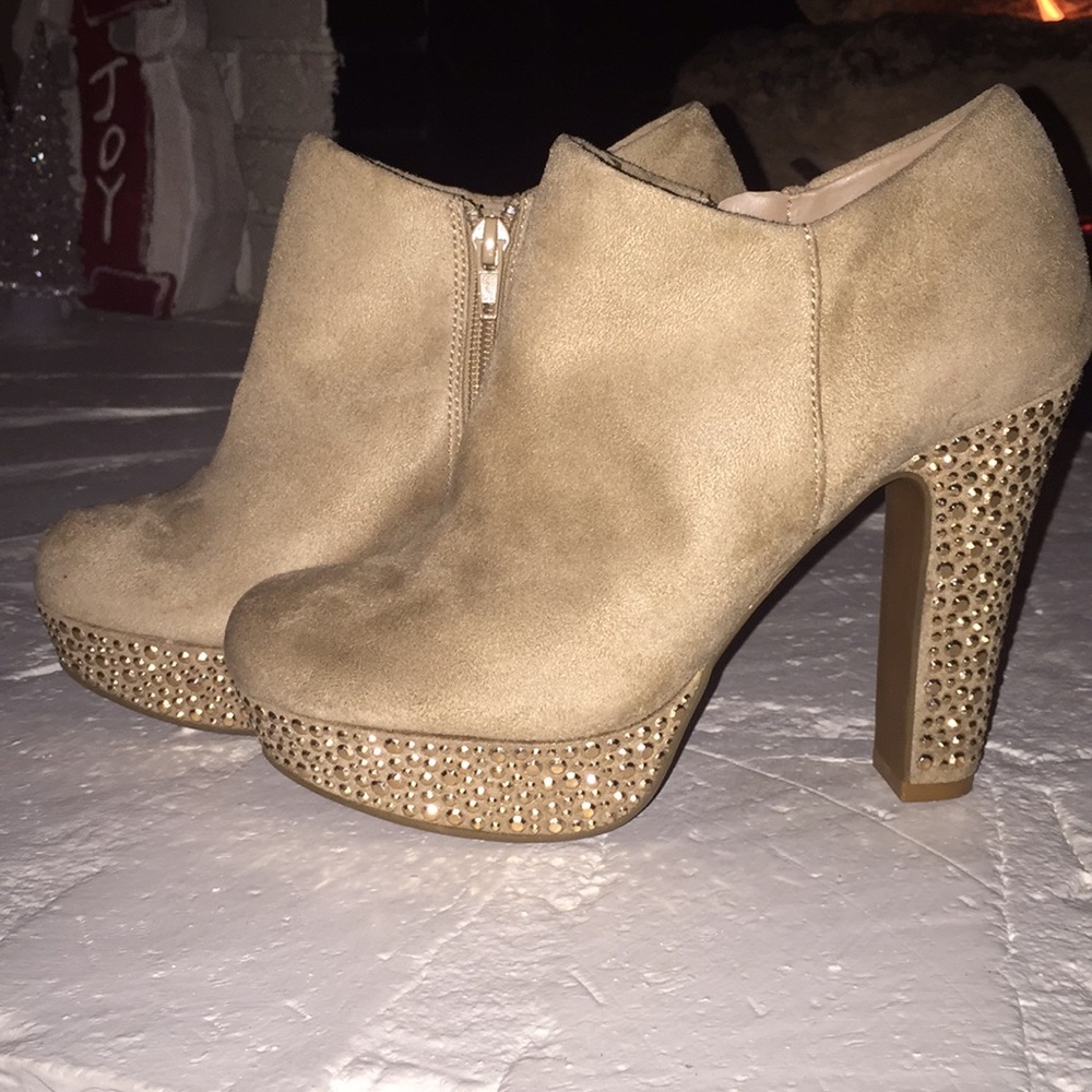 Gianni Bini nude booties