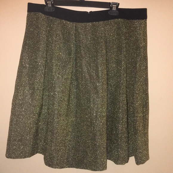 Gold glitter skirt. Black waistband - Picture 2 of 3