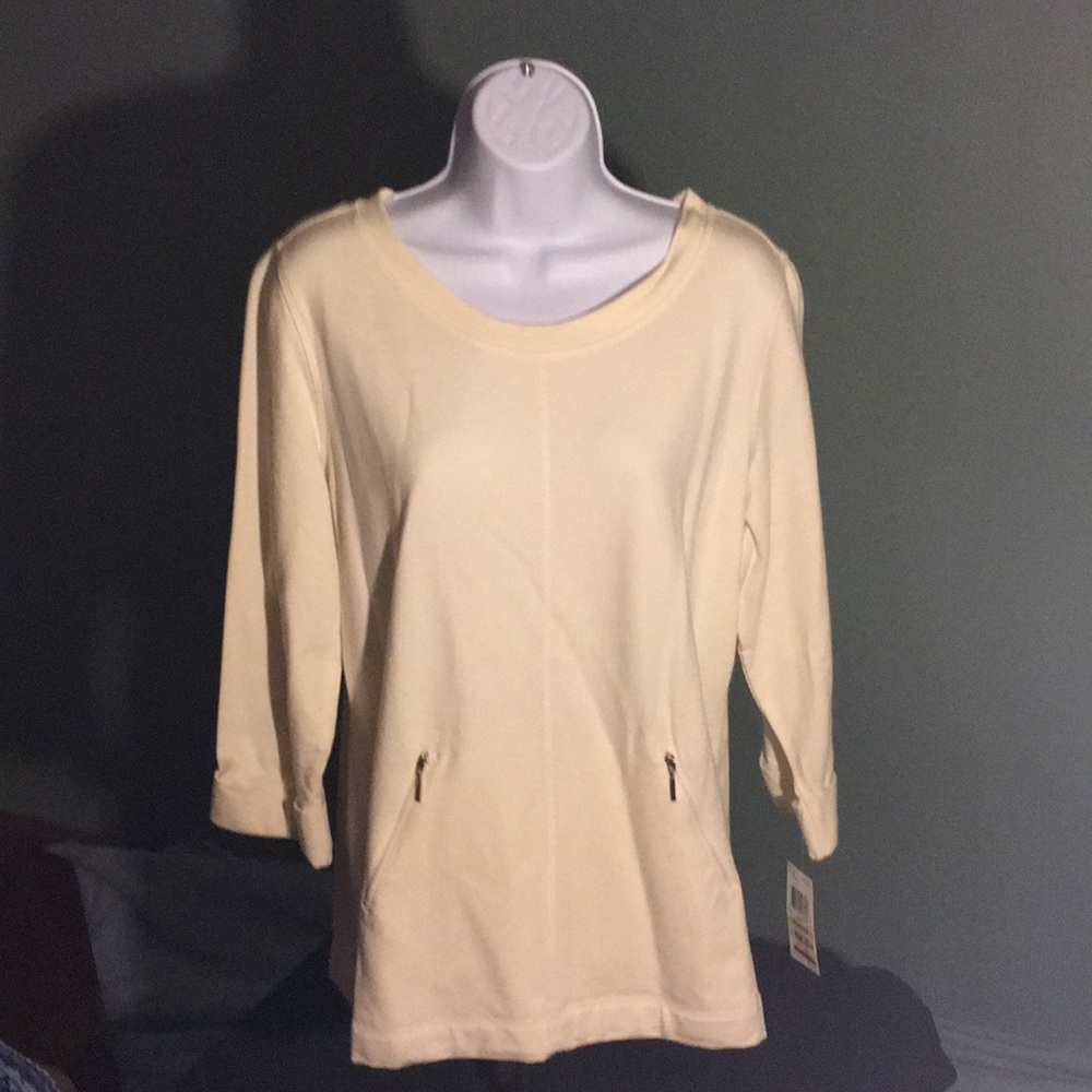 Sweater with zipper pockets