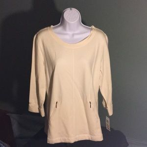 Sweater with zipper pockets