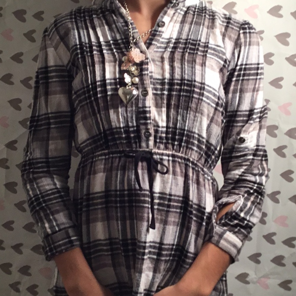 Girl plaid dress with necklace and leggings