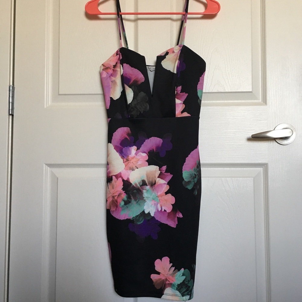 NWOT Floral Body Con Dress