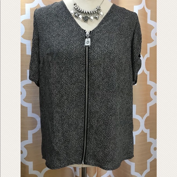 MICHAEL Michael Kors Tops - NWT Michael Kors Black/White Zip Front Top Size S