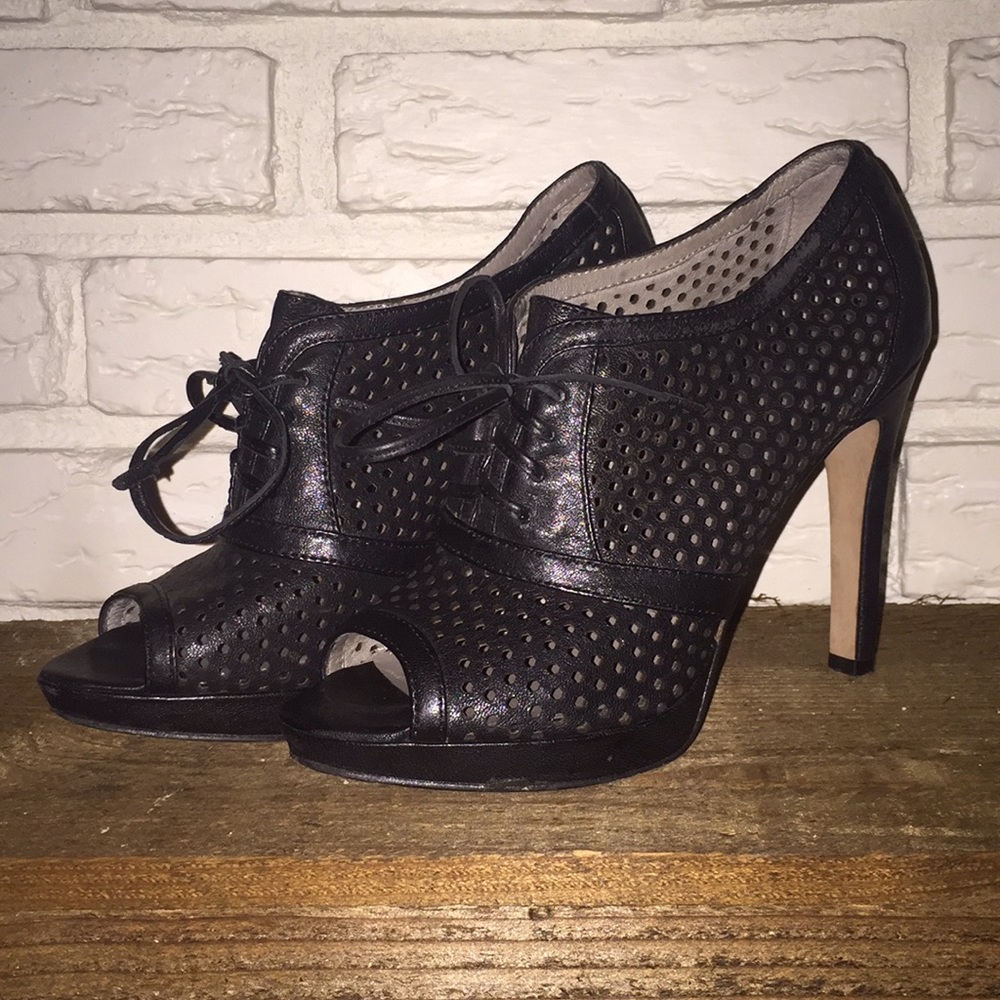 Vince Camuto heels 6 1/2