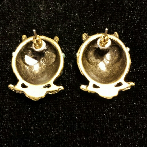 ⬇️$20 Antique Style Gold Tone Owl Stud Earrings - Picture 3 of 5