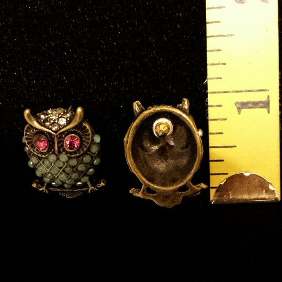 ⬇️$20 Antique Style Gold Tone Owl Stud Earrings - Picture 4 of 5