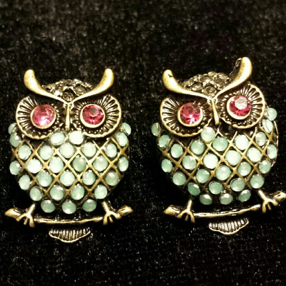 ⬇️$20 Antique Style Gold Tone Owl Stud Earrings - Picture 5 of 5