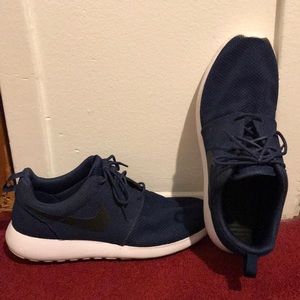 Nike mens roshe size 10