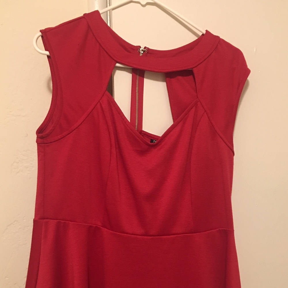 Torrid red keyhole sleeveless top Size 0 (14/16)