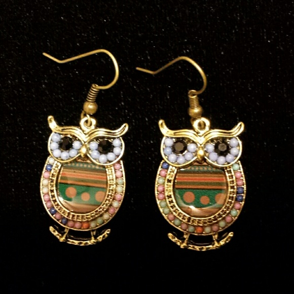 ⬇️$20Antique Style Gold Tone Dangling Owl Earrings - Picture 2 of 4
