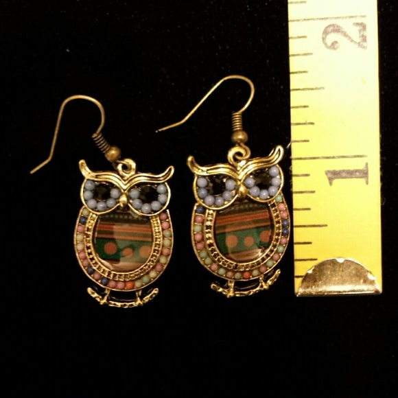 ⬇️$20Antique Style Gold Tone Dangling Owl Earrings - Picture 4 of 4