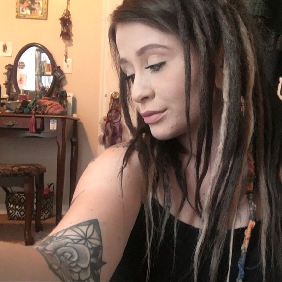 Meet your Posher, Hailey - Picture 1 of 1